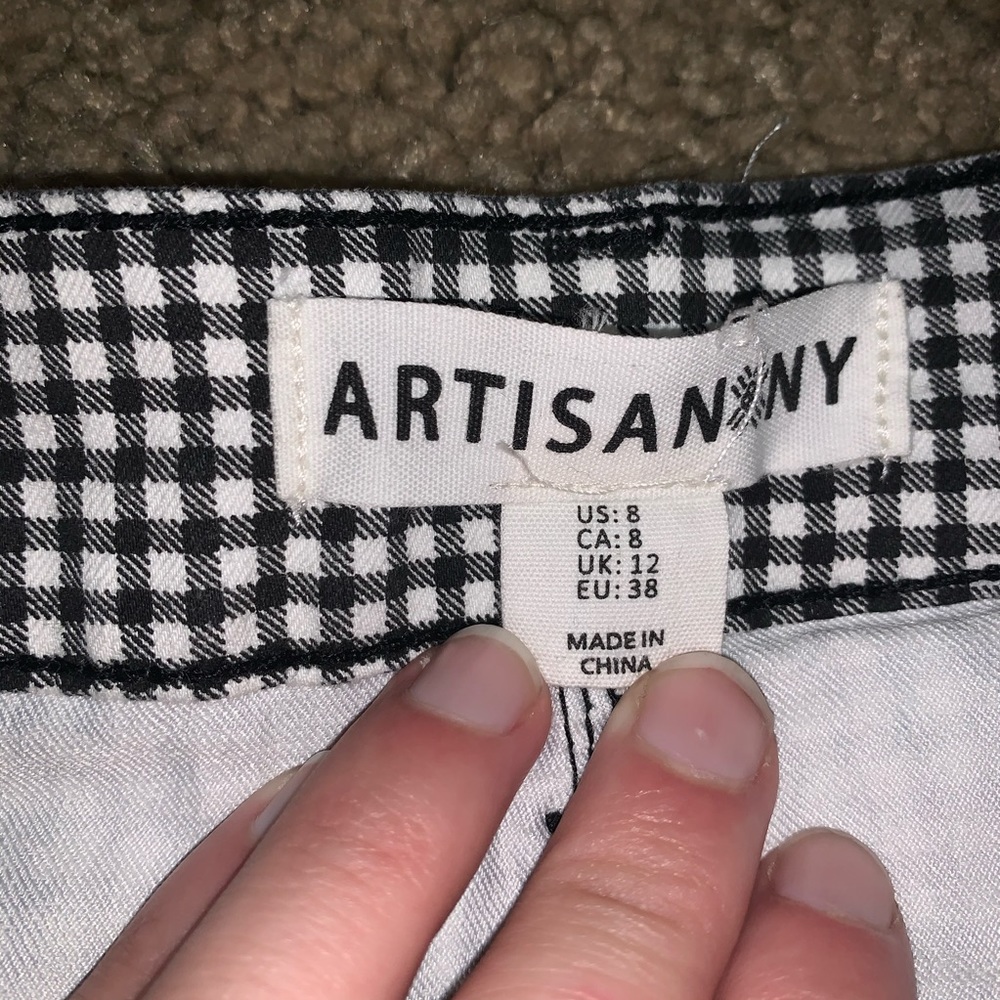Shorts - Picture 3 of 4
